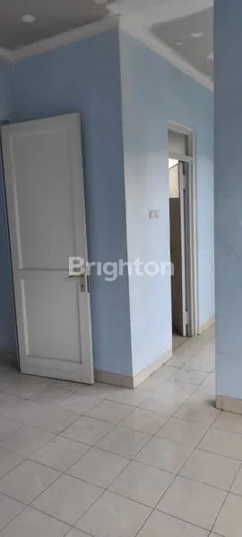 image LOKASI STRATEGIS DEKAT PINTU TOL NAROGONG,COCOK UNTUK INVESTASI,RUMAH 2 LANTAI DIDALAM CLUSTER KOTA WISATA, CIBUBUR, JAWABARAT (2)