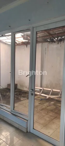 image LOKASI STRATEGIS DEKAT PINTU TOL NAROGONG,COCOK UNTUK INVESTASI,RUMAH 2 LANTAI DIDALAM CLUSTER KOTA WISATA, CIBUBUR, JAWABARAT (7)