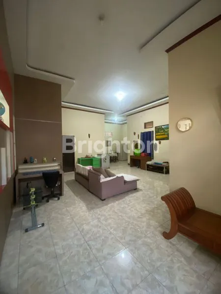 image RUMAH PINGGIR JALAN UTAMA, TENGAH KOTA SAMARINDA (5)