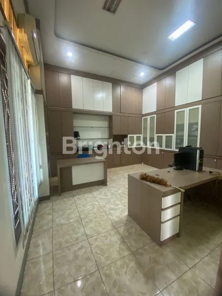 image RUMAH PINGGIR JALAN UTAMA, TENGAH KOTA SAMARINDA (4)