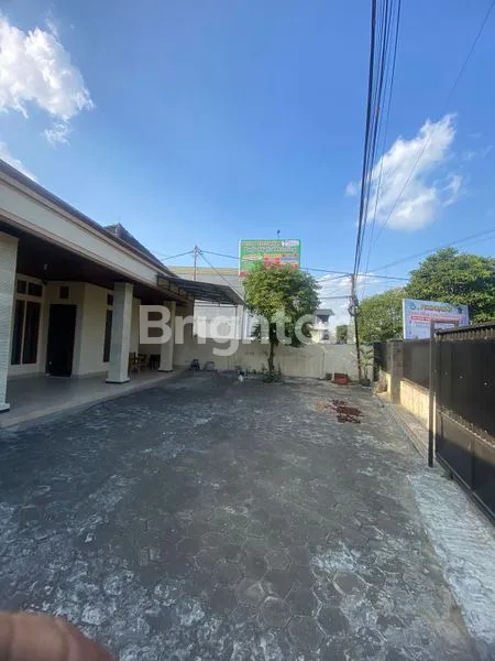 image RUMAH PINGGIR JALAN UTAMA, TENGAH KOTA SAMARINDA (1)
