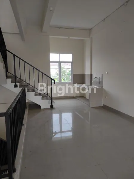 image RUKO SOLO BARU KOMPLEK PERKANTORAN DAN PERTOKOAN, 3 LANTAI, SIAP PAKAI, DEKAT THE PARK DAN PAKUWON MALL (3)