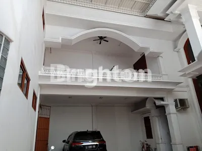 image RUMAH 3LT DI BILITON ADA ROOFTOOP PINTU FULL KAYU JATI ROW SANGAT LEBAR (4)