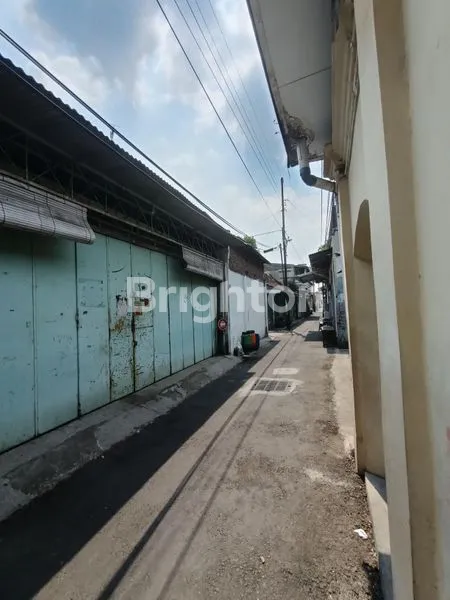 image RUMAH JUAL CEPAT TENGAH KOTA DEKAT MATAHARI SINGOSAREN DEKAT PUSAT GROSIR NONONGAN SOLO (5)