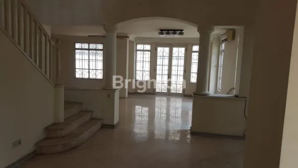 image RUMAH 2 LANTAI LIPPO KARAWACI UTARA  (5)