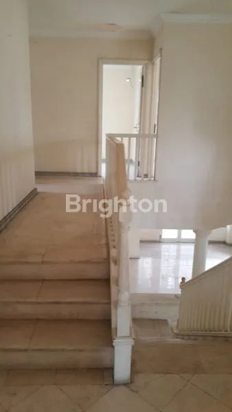 image RUMAH 2 LANTAI LIPPO KARAWACI UTARA  (2)