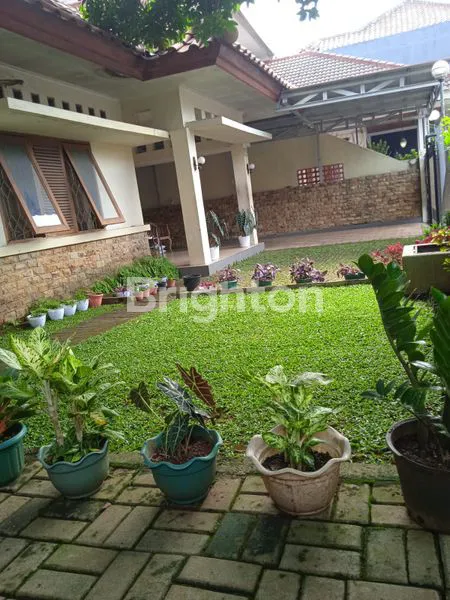 image RUMAH CANTIK, TERAWAT, SIRKULASI UDARA BAGUS, LOKASI STRATEGIS DI LENTENG AGUNG  (3)