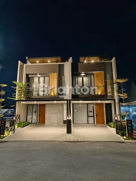 image RUMAH MEWAH 2 LANTAI FULL FURNISH DI CITRALAND SURABAYA BARAT (4)