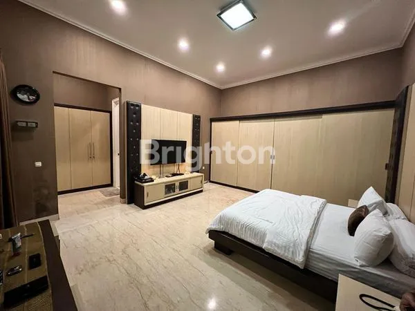 image RUMAH MEWAH FULL FURNISHED DI KELAPA GADING (4)