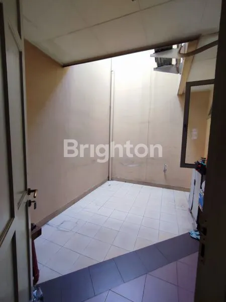 image RUMAH 2 LANTAI BAGUS SIAP HUNI DI KAWASAN ELITE KELAPA GADING (6)