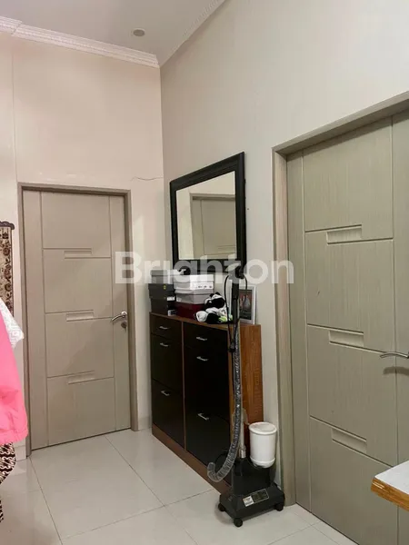 image RUMAH STRATEGIS DI JALAN UTAMA KOMERSIAL FULL FURNISHED JOHAR BARU JAKARTA PUSAT (4)