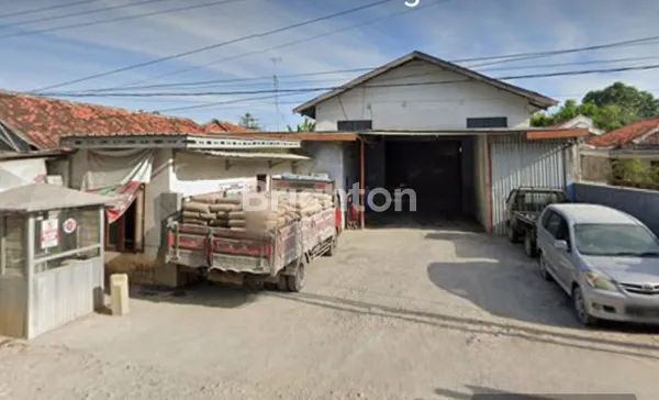 'GUDANG LUAS ± 1100 M² DI JALAN RAYA TALANG SIRING PAMEKASAN!'