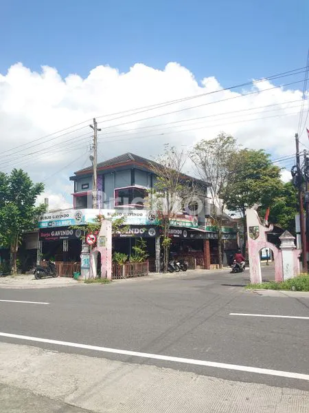 RUKO 2 LT BESERTA HAK USAHANYA PINGGIR JALAN RAYA CANGKRINGAN KALASAN