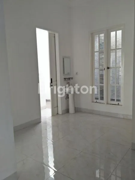 image RUMAH BARU 2 1/2 LANTAI CLUSTER BETUNG BEBAS BANJIR (5)