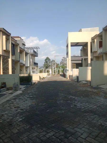 image TURUN HARGA !!!DIJUAL CEPAT RUMAH VILLA SEMI FURNISHED - ORO ORO OMBO (3)