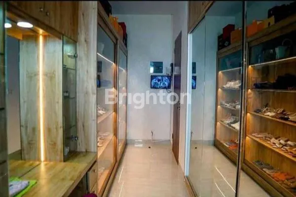 image TURUN HARGA..!VILLA MEWAH STRATEGIS 3 LANTAI, 5 KAMAR TIDUR, FULLY FURNISHED, VIEW SAWAH DENGAN POOL YANG CUKUP BESAR DI RENON DENPASAR (2)