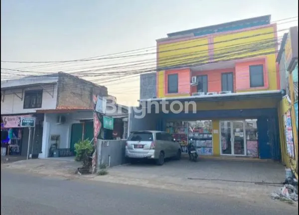 RUKO GANDENG 2,5 LANTAI DIPINGGIR JALAN RAYA JOMBANG TANGERANG SELATAN
