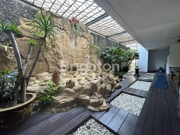 image RUMAH MEWAH HOOK DI PLUIT (7)