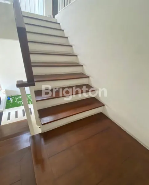 image RUMAH MEWAH DAN ELITE, SISTEM ONE GATE, SECURITY DAN CCTV 24/7 LEBAR JALAN 7 METER!! TIDAK BANJIR!! ISTIMEWA DAN LANGKA (7)