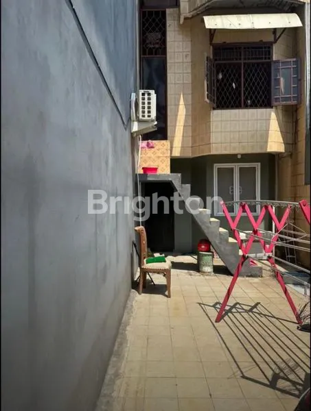 image RUMAH KOMPLEK KEHAMIKAN DEKAT JALAN BESAR JEND SUDIRMAN TANGERANG (4)