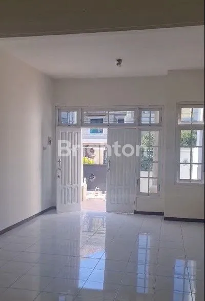 image RUMAH 2 LANTAI DI TAMAN PONDOK INDAH (4)