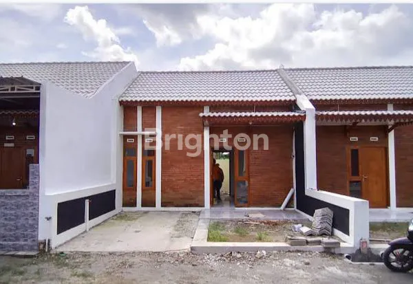 image BURUAN DIBELI !!! RUMAH MURAH KLASIK,  HANYA 5 UNIT, HARGA MULAI 263.000.000, BISA CUSTOM,  LEGALITAS SHM+IMB. LEBAR JALAN 6,5 M, LOKASI KEMUDO TIMUR CANDI PRAMBANAN, 3 MENIT DARI JL.SOLO -YOGYA, 8 MENIT DARI RS PKU. (3)