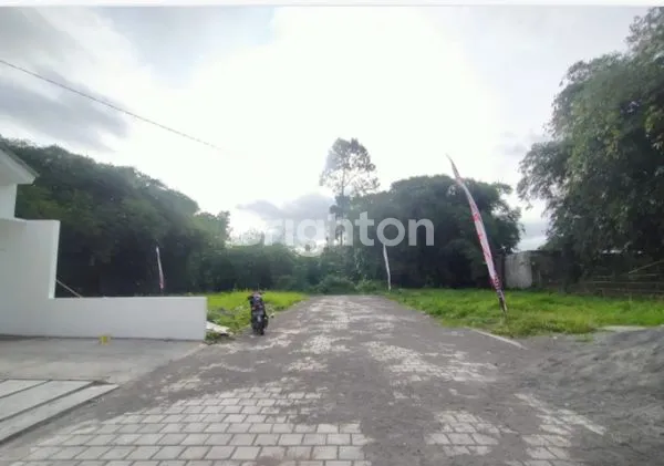 image RUMAH BERKUALITAS MINIMALIS MODERN DENGAN HARGA TERJANGKAU, HANYA 9 UNIT, LOKASI RANDUSARI- MANISRENGGO, LOKASI STRATEGIS 10 MENIT DARI CANDI PRAMBANAN, 10 MENIT JALAN JOGJA -SOLO, 10 MENIT DARI STASIUN PRAMBANAN. (4)