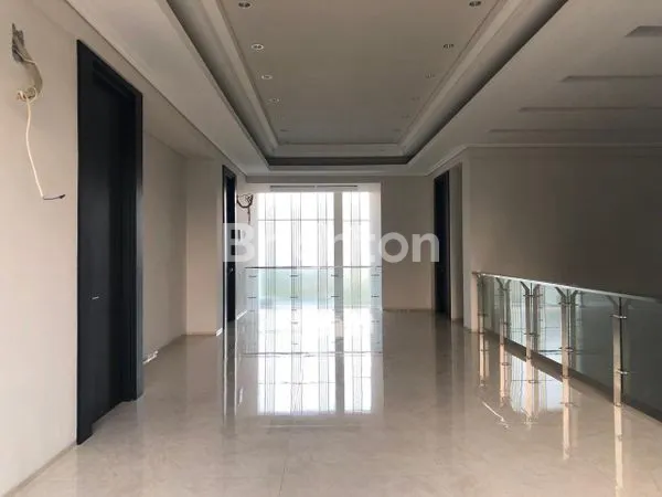 image RUMAH LUX MINIMALIS MODERN KAWASAN ELITE DI ARAYA 1 SURABAYA TIMUR (3)