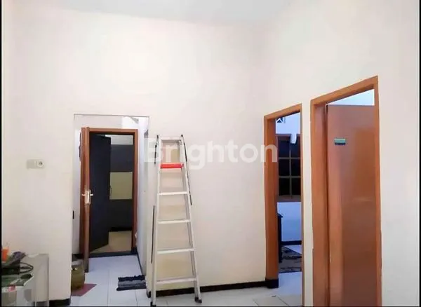 image KAWASAN PERUMAHAN PALEM PERTIWI MENGANTI GRESIK RUMAH MEWAH BAGUS FULL PAGAR GARASI 1 MOBIL 375 JT NEGO (3)