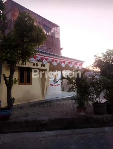 image KAWASAN PERUMAHAN PALEM PERTIWI MENGANTI GRESIK RUMAH MEWAH BAGUS FULL PAGAR GARASI 1 MOBIL 375 JT NEGO (4)