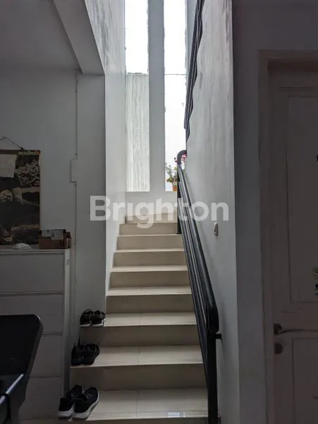 image RUMAH DIJUAL 2 LANTAI DI PERUMAHAN CITRALAND (3)