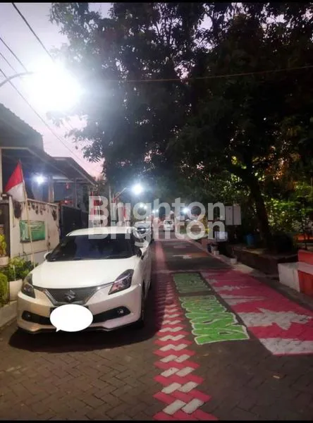 image KAWASAN PERUMAHAN PALEM PERTIWI MENGANTI GRESIK RUMAH MEWAH BAGUS FULL PAGAR GARASI 1 MOBIL 375 JT NEGO (6)