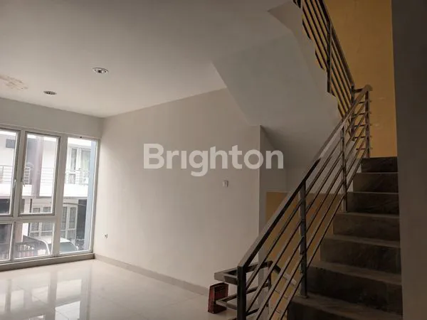 image HUNIAN MEWAH  STRATEGIS AREA KAWASAN KOTA DESAIN SPLIT LEVEL (2)