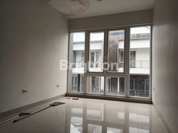 image HUNIAN MEWAH  STRATEGIS AREA KAWASAN KOTA DESAIN SPLIT LEVEL (3)