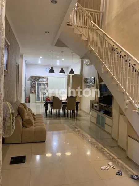 image RUMAH MINIMALIS 1,5 LANTAI FULL FURNISH DAERAH MANYAR DEKET KLAMPIS NGINDEN GALAXY MALL (4)