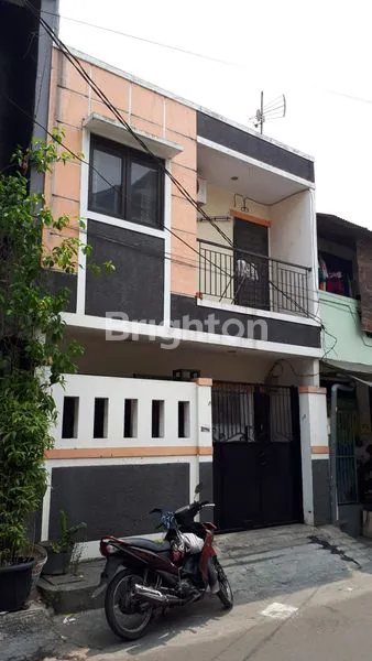 RUMAH 2½ LANTAI BEBAS BANJIR DI PEJAGALAN PENJARINGAN JAKARTA UTR