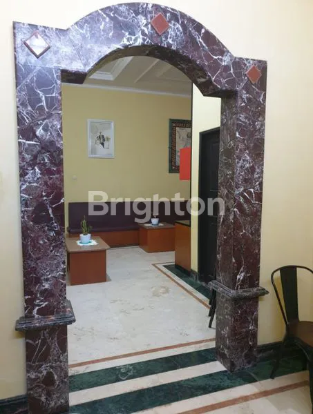 image RUMAH DI JUAL. RUMAH BESAR DAN BAGUS DI PERUMAHAN GERIYA INDAH. LANTAI GRANIT. BONUS LEMARI YANG LENGKET DENGAN BANGUNAN. BONUS ADA RUMAH WALETNYA. SUDAH ADA HASIL TIAP BULAN SEKITAR 0,8 KG. (3)