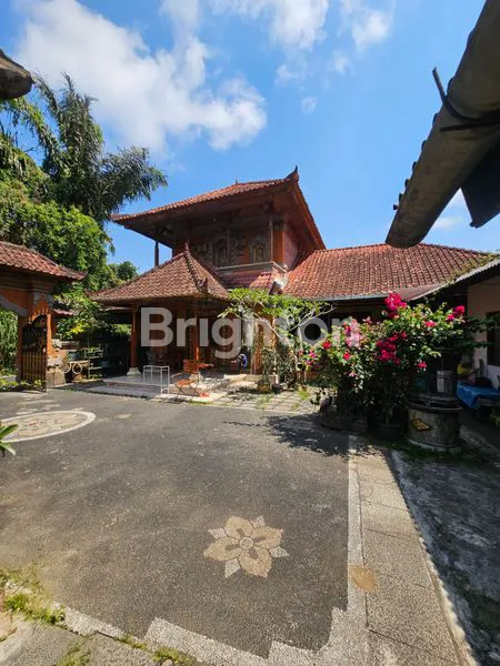 image TURUN HARGA.. ! RUMAH CANTIK 2 LANTAI 4 KAMAR DESAIN TRADISIONAL, STYLE BALI ORIGINAL, LUAS TANAH 8 ARE DI PINGGIR JALAN UTAMA BANGLI (2)