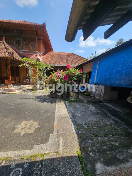 image TURUN HARGA.. ! RUMAH CANTIK 2 LANTAI 4 KAMAR DESAIN TRADISIONAL, STYLE BALI ORIGINAL, LUAS TANAH 8 ARE DI PINGGIR JALAN UTAMA BANGLI (6)