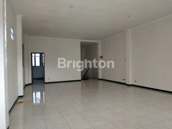 DISEWAKAN RUKO 3 LANTAI DI JL RAYA GAJAH MADA JEMBER