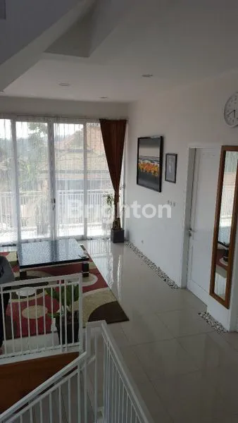 image RUMAH MEWAH BARU SIAP HUNI (3 LANTAI) (5)