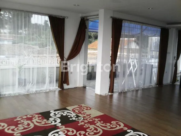 image RUMAH MEWAH BARU SIAP HUNI (3 LANTAI) (7)