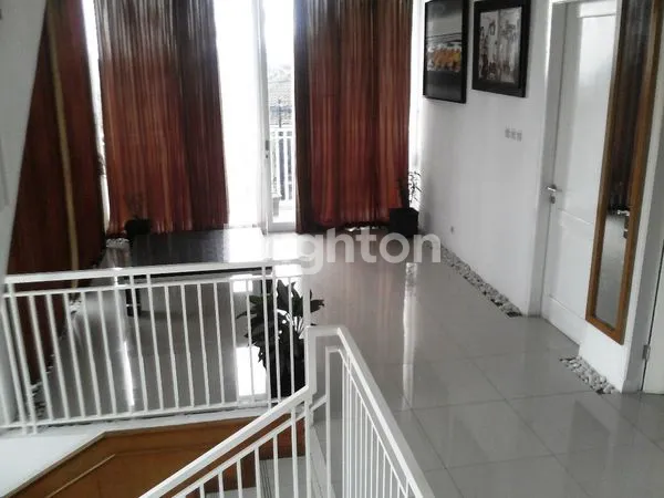 image RUMAH MEWAH BARU SIAP HUNI (3 LANTAI) (6)