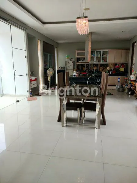 image RUMAH MEWAH DENGAN KOLAM RENANG RAFFLES GARDEN CITRALAND (5)