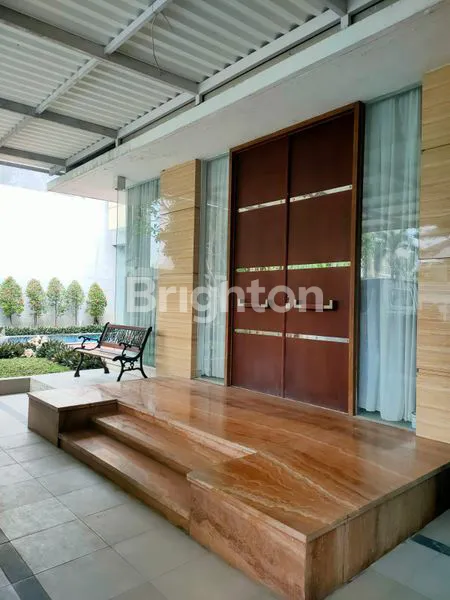 image RUMAH MEWAH DENGAN KOLAM RENANG RAFFLES GARDEN CITRALAND (6)