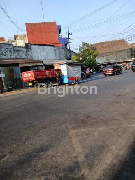 image TOKO DIJUAL PEREMPATAN AREA RAMAI KOTA MALANG (2)