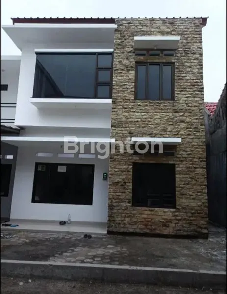 image RUMAH NYAMAN 2 LANTAI SIAP HUNI BERSIH TERAWAT (1)