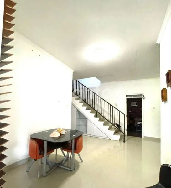 image DISEWAKAN RUMAH BESERTA ISINYA DI WIKA (2)