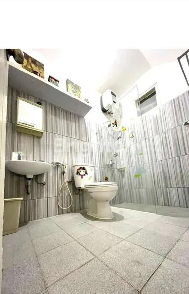 image DISEWAKAN RUMAH BESERTA ISINYA DI WIKA (3)