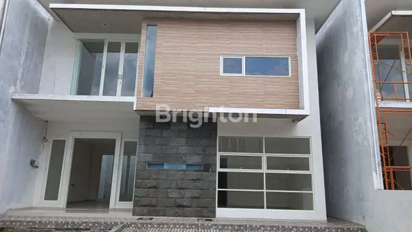 image RUMAH CANTIK 2 LANTAI SIAP HUNI DI TENGAH KOTA KEDIRI (4)